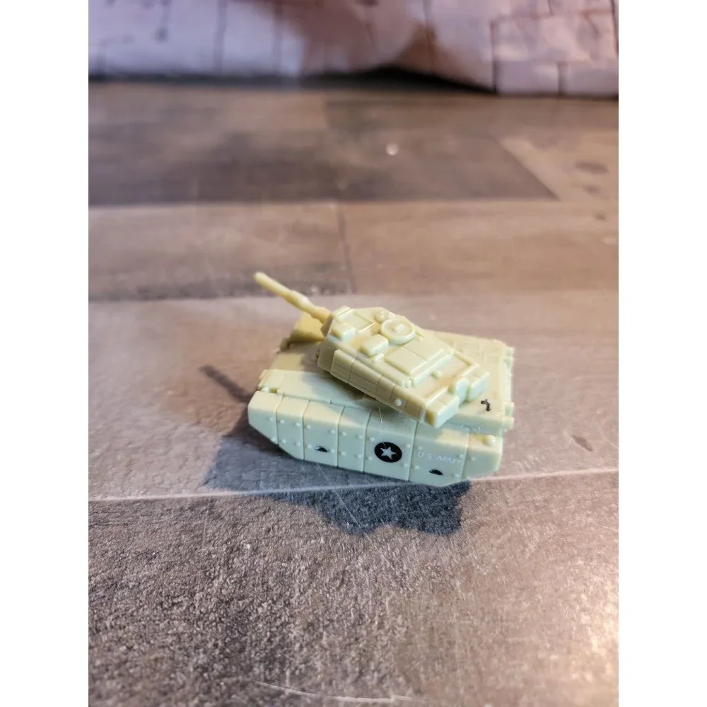 U.S. army‎ tank green toy figure